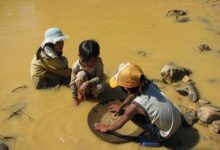 Phê bình Đãi cát tìm vàng cho ngành lý luận - phê bình văn học việt nam trong và ngoài nước
