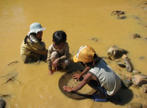 Phê bình Đãi cát tìm vàng cho ngành lý luận - phê bình văn học việt nam trong và ngoài nước